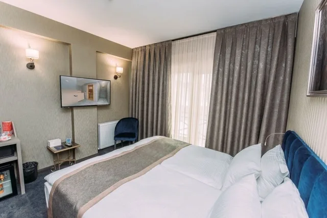 2 Bedrooms, Family Suite, 2 King Beds, Hotel Sapphire Bakuriani 3/7