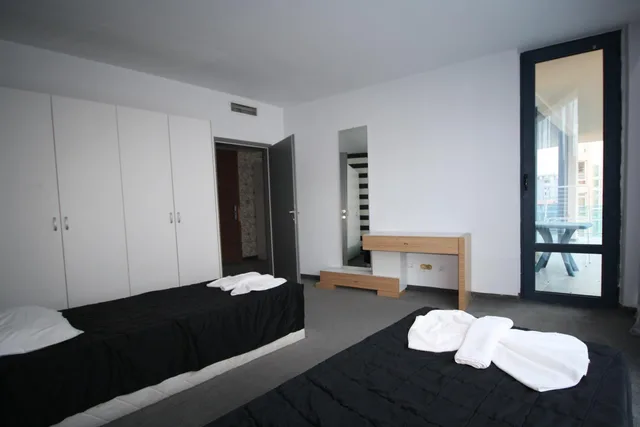 2 Bedrooms, Apartment, Balcony, Riviera Blue 1/4
