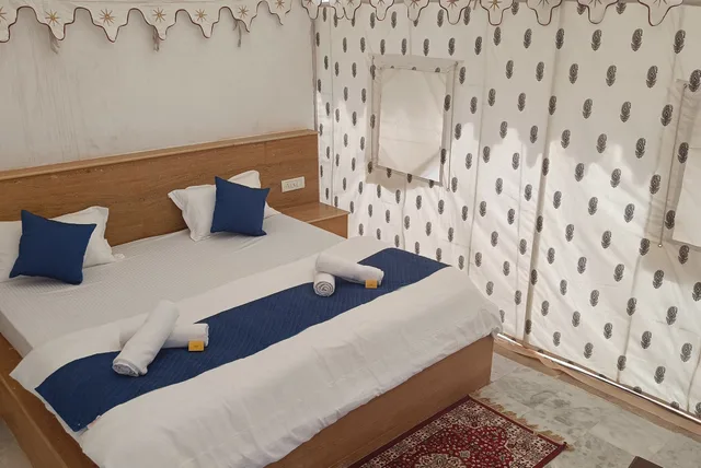 خيمة فاخرة بسرير كوين وسرير فردي، Dynasty Desert Camp 2/10