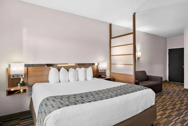 جناح استوديو بسرير كينج مع أريكة، Microtel Inn And Suites By Wyndham Sweetwater 2/6