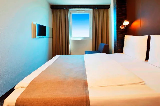غرفة قياسية بسرير مزدوج، B&B Hotel Koln-West 2/4