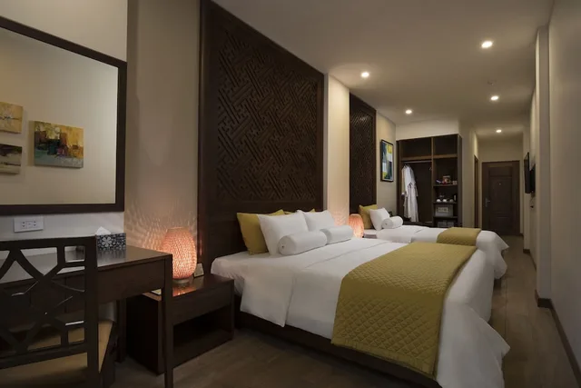 غرفة عائلية رباعية بسرير كينج وسريرين منفصلين، Hanoi Lakeside Premium Hotel 1/2
