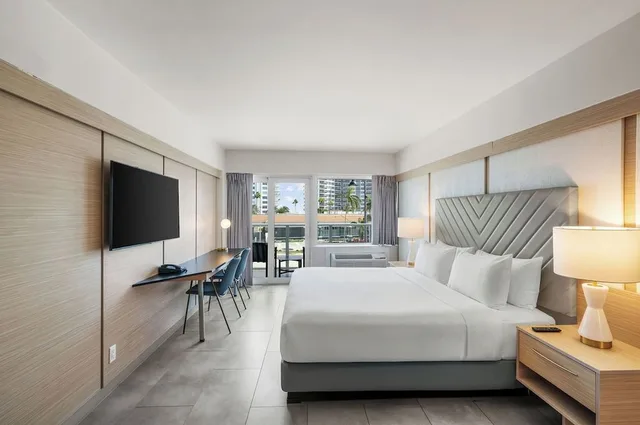 Superior King Balcony, The Garden Hotel and Resort 2/10