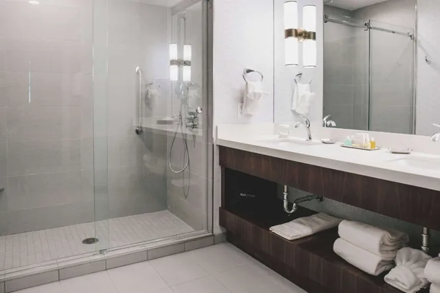 Deluxe, Suite, King Bed, City View, Sofa, Haywood Park Hotel, Ascend Hotel Collection 5/8