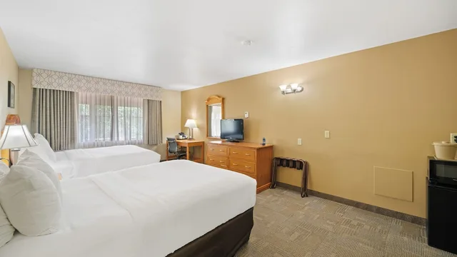 غرفة قياسية بسريرين كوين، Clarion Hotel & Suites Fairbanks near Ft Wainwright 6/10