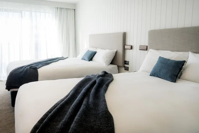 غرفة بسريرين كوين بإطلالة على الفناء، Kamana Lakehouse 1/5