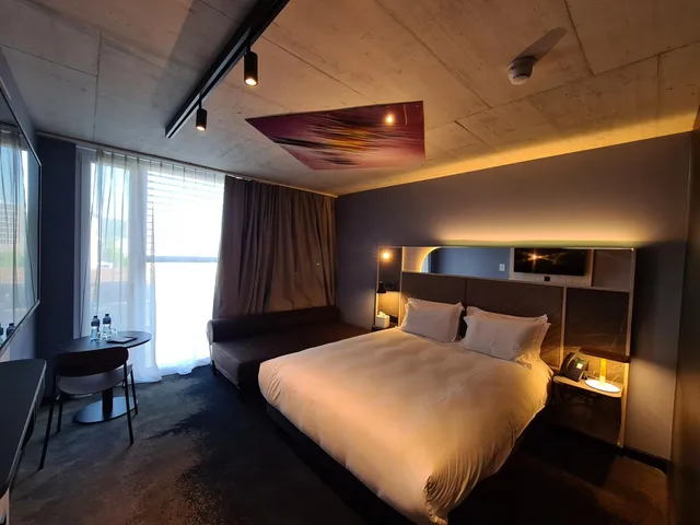 غرفة كلاسيكية بسرير كوين مع أريكة، Mercure Hotel Delemont 2/10