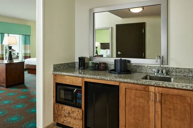 استوديو بسريرين كوين لذوي الإعاقة، Hampton Inn & Suites Destin 7/7