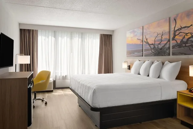 غرفة بسرير كينج، Days Hotel by Wyndham Williamsburg I-64 10/10