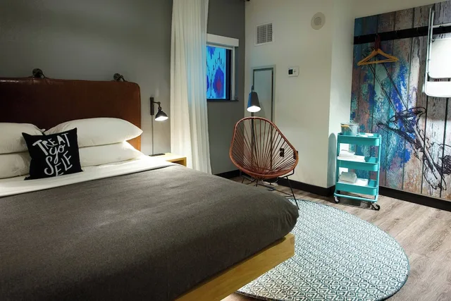 غرفة بسرير كينج لذوي الإعاقة، Moxy New Orleans Downtown French Quarter Area 3/8