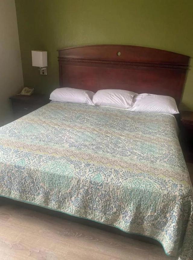 غرفة بسرير كينج لذوي الإعاقة، Coldwater Inn & Suites near I 69 1/2