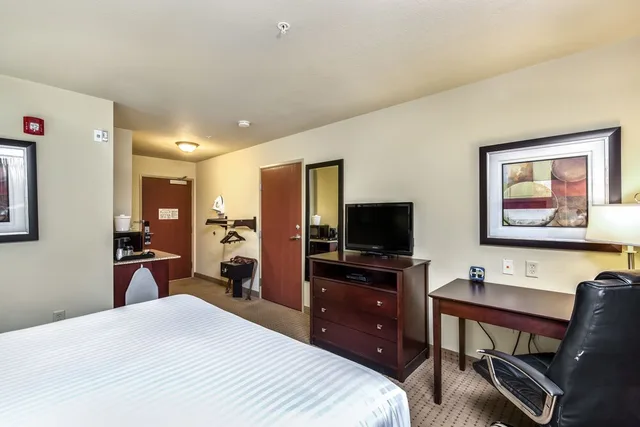 غرفة بسرير كينج لذوي الإعاقة، Cobblestone Inn and Suites - Vinton, IA 2/3