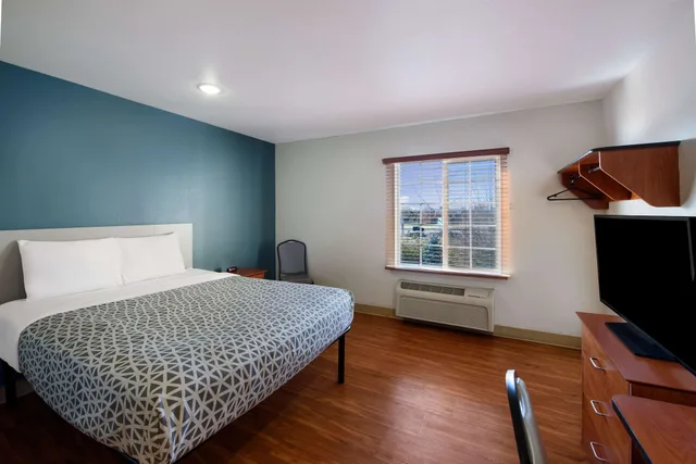 غرفة بسرير مزدوج للمدخنين لذوي الإعاقة، WoodSpring Suites Columbus Southeast 1/2