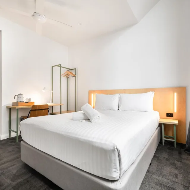 Plus, 4 Rooms, Queen Bed، YHA Sydney Central 1/3