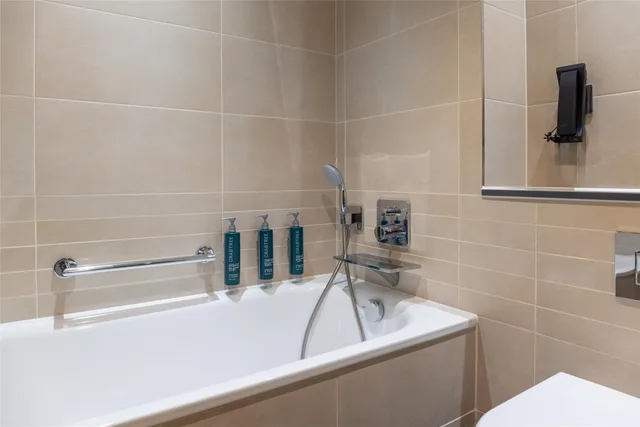 Deluxe, Twin Beds, Country Side View، Hilton At St Georges Park Burton upon Trent 6/6