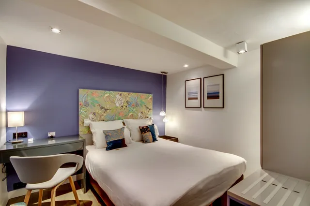 غرفة كلاسيكية بسرير كوين، Sevres Saint Germain 6/10