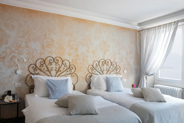 غرفة ديلوكس بسرير مزدوج بإطلالة على البحيرة، Relais Villa Porta 4/10