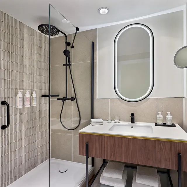 غرفة سوبيريور ثلاثية بسرير كينج مع أريكة، Le Meridien Paris Arc De Triomphe 5/5