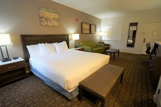 غرفة قياسية بسرير كينج، Best Western Plus All Suites Inn 3/5
