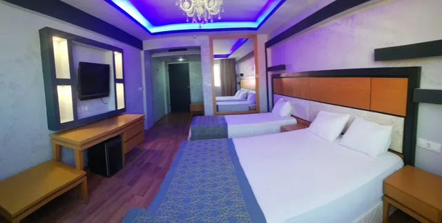 غرفة ثلاثية بثلاثة أسرّة، Unaten Otel 1/3