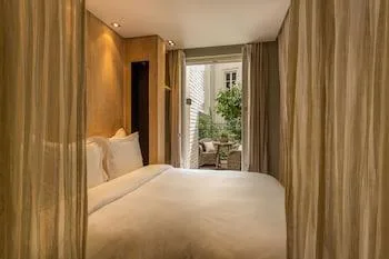 غرفة بسرير مزدوج بشرفة، Hidden Hotel 1/1