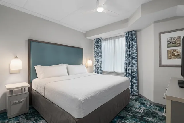 2 Bedrooms, Premier, Suite, 1 King and 2 Queen Beds, 2 Bathrooms, Sofa, Accessible, Homewood Suites By Hilton Williamsburg 5/9