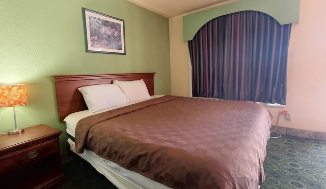 King Bed Non-Smoking, Sunset Lodge Elgin near US 290 by Hotel O 6/10