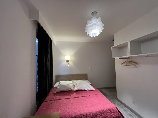 غرفة بسرير مزدوج بإطلالة على المدينة، HOTEL BELLE FONTAINEBLEAU 1/7