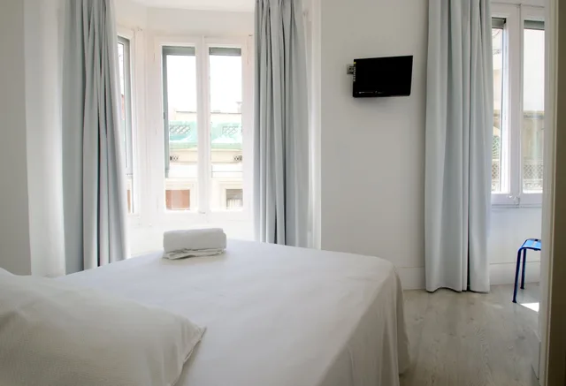 غرفة بسرير مزدوج، Dingdong Express Hostel 1/10