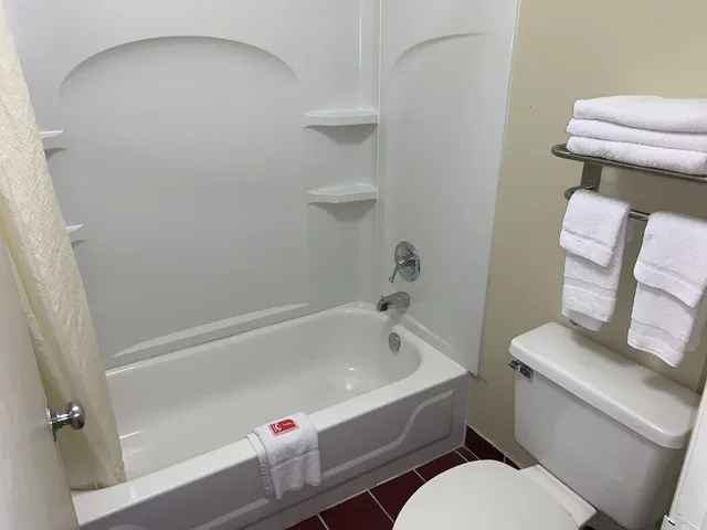 Standard, 2 Double Beds, Econo Lodge & Suites Clarksville near Governors Square Mall 6/6