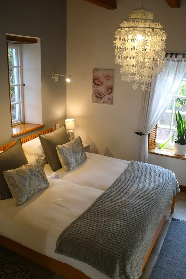 Comfort, Twin Beds, Rothman Manor Guest House 1/2