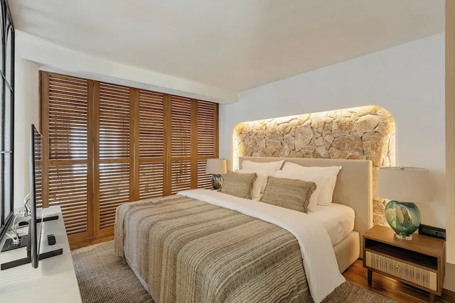 جناح جونيور بسرير كوين بشرفة مع أريكة في الملحق في الطابق الأرضي، Casa Del Mare Mediterraneo 1/4