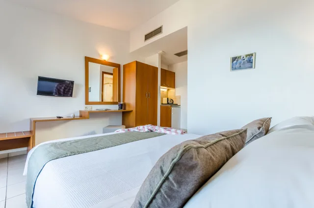 غرفة بانورامية بسريرين منفصلين بإطلالة على البحر مع أريكة، Pela Mare Hotel 2/10