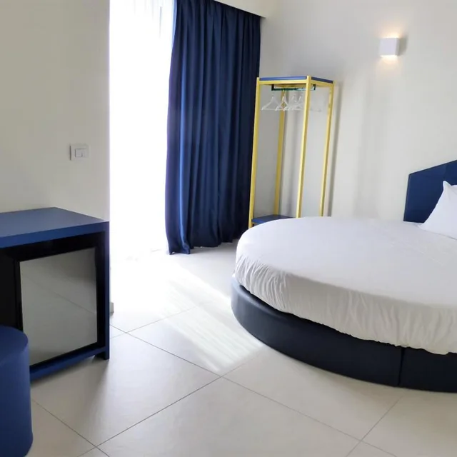 Room, Double Bed, Side Sea View, Balcony، HOTELTREVI 10/10