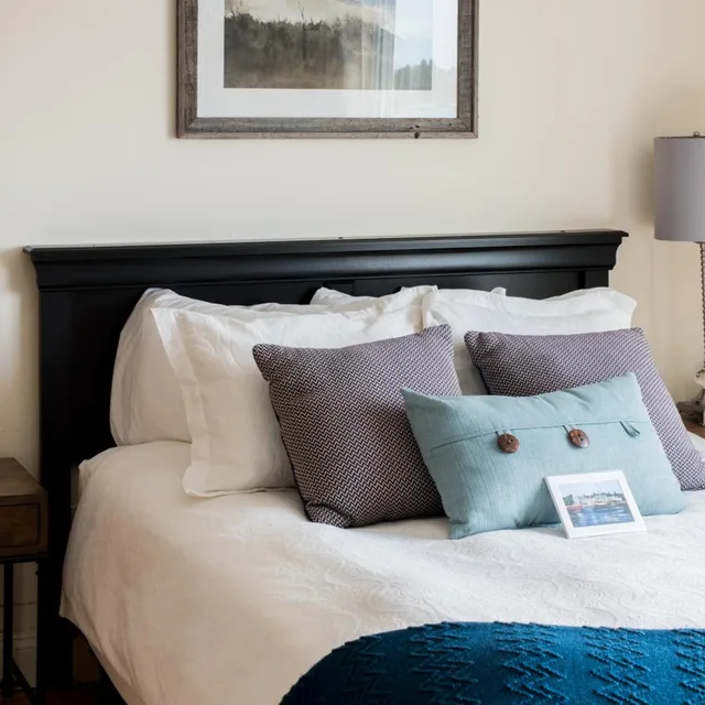 Queen Bed, Village View، Nonantum Resort 6/9