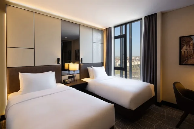 غرفة سوبيريور بسريرين منفصلين بإطلالة على الفناء، DoubleTree by Hilton Kocaeli 1/2