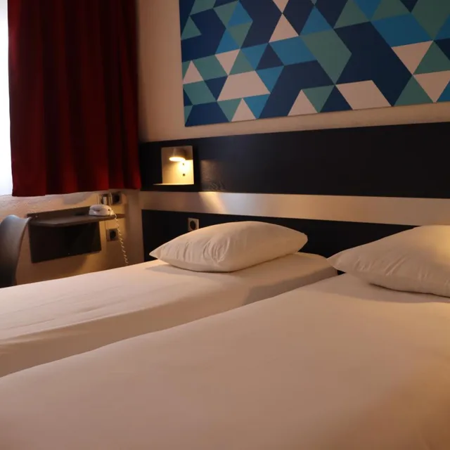 غرفة بسريرين منفصلين، Comfort Hotel Paris Porte d Ivry 3/10