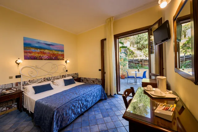 غرفة كلاسيكية بسرير مزدوج أو سريرين منفصلين بشرفة، HOTEL CALA MARINA 1/6