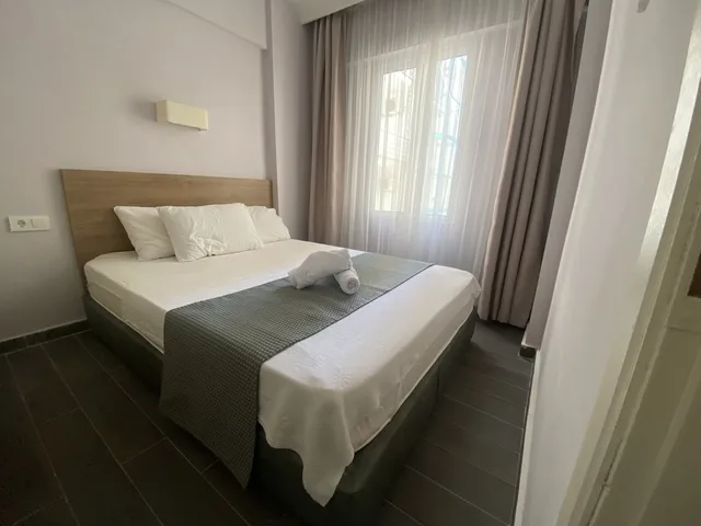 1 Bedroom, Family Suite, 1 Queen and 4 Single Beds, Murphy Bed، Baskent Hotel 5/10