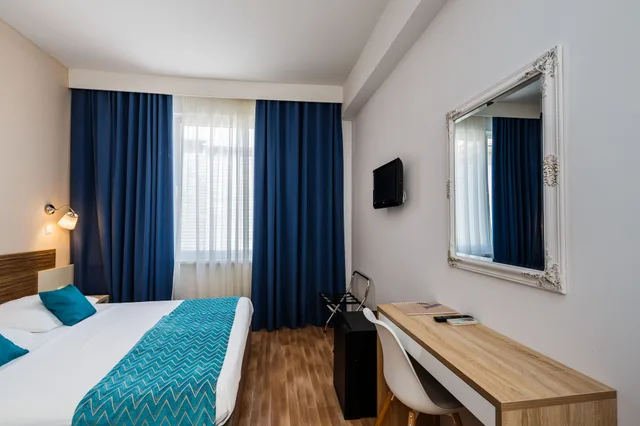 غرفة قياسية بسرير كوين، Annex Building Art Hotel 1/10