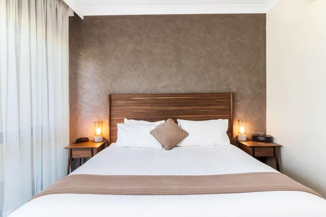 غرفة بسرير كينج وسريرين منفصلين، Quality Inn Dubbo International 1/5