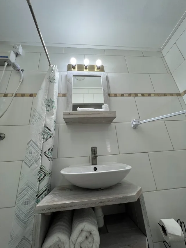 Room, Queen Bed, Kitchenette, Mustique Suites Curacao 5/5