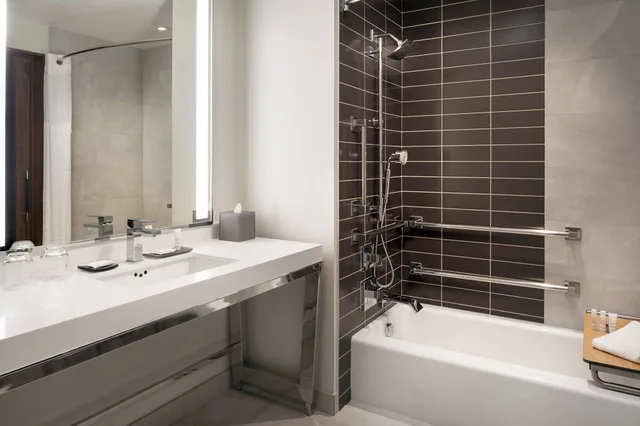جناح تنفيذي بغرفة نوم واحدة بمطبخ لذوي الإعاقة، MARRIOTT IRVINE SPECTRUM 3/3