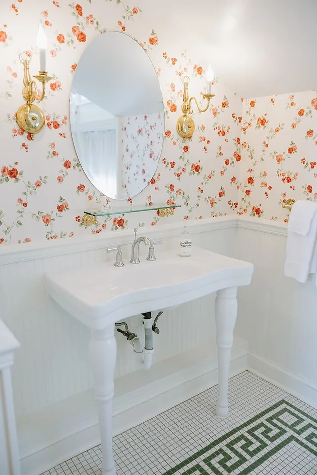 Signature, Suite, Queen Bed, Two Story, Jetted Tub، The Rochester Inn, A Historic Hotel 9/10