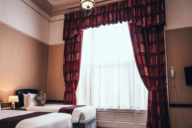 غرفة بسريرين منفصلين، Russell Court 7/10