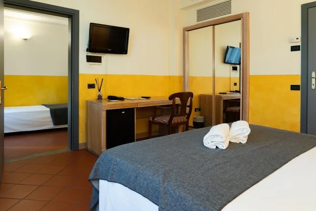 Family, 1 Double and 3 Single Beds، Panama 5/8
