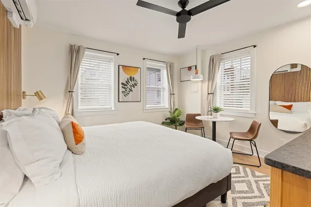 غرفة بريميير بسرير كينج، Surrey Beach House 2/9