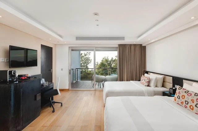 Junior Leisure Suite Twin، Double-Six Luxury Hotel Seminyak 1/1