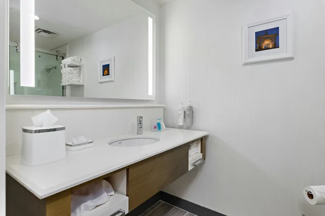 غرفة بسريرين كوين لذوي الإعاقة، Hampton Inn Kansas City/Downtown Financial District 5/7