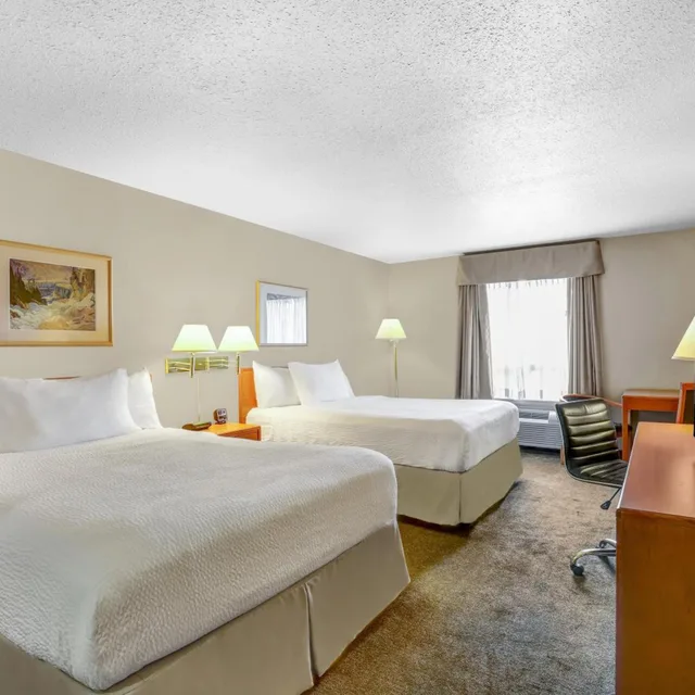 جناح بسرير كوين، Days Inn Red Deer 1/8